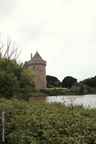 Etang et tourelle du château de Suscinio.