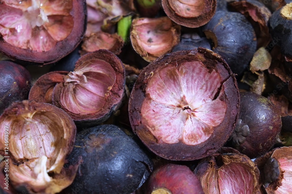Fototapeta premium Seeds and outer shells or rinds of the Mangosteen fruit or Queen of fruit (called the pericarp)
