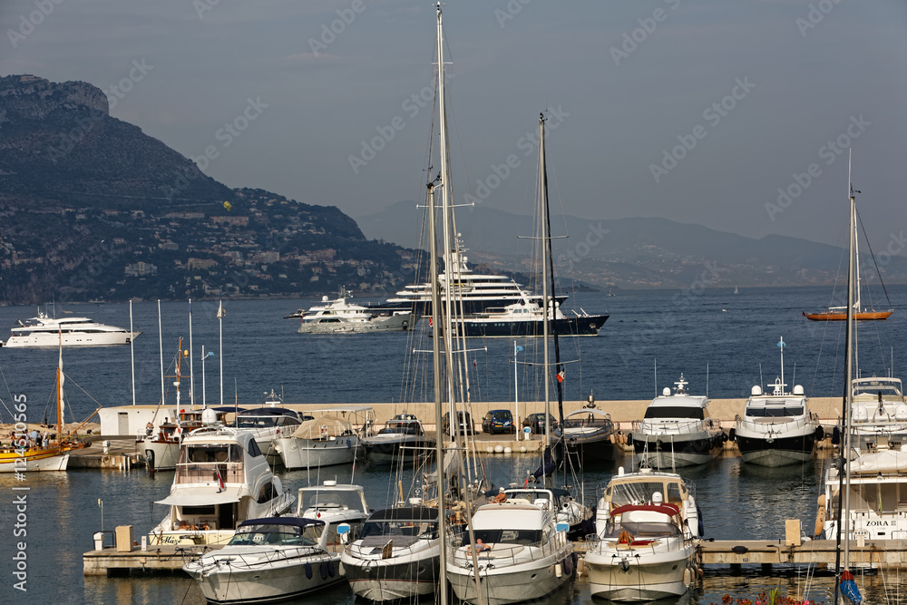 Port de plaisance de Saint-Jean-Cap-Ferrat dans les Alpes-Maritimes, France