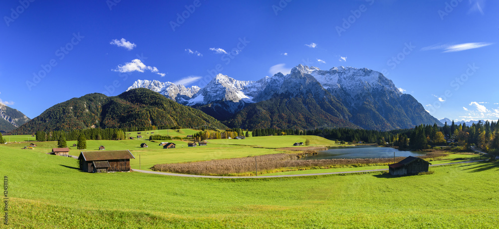 Blick auf das imposante Karwendelgebirge in Oberbayern