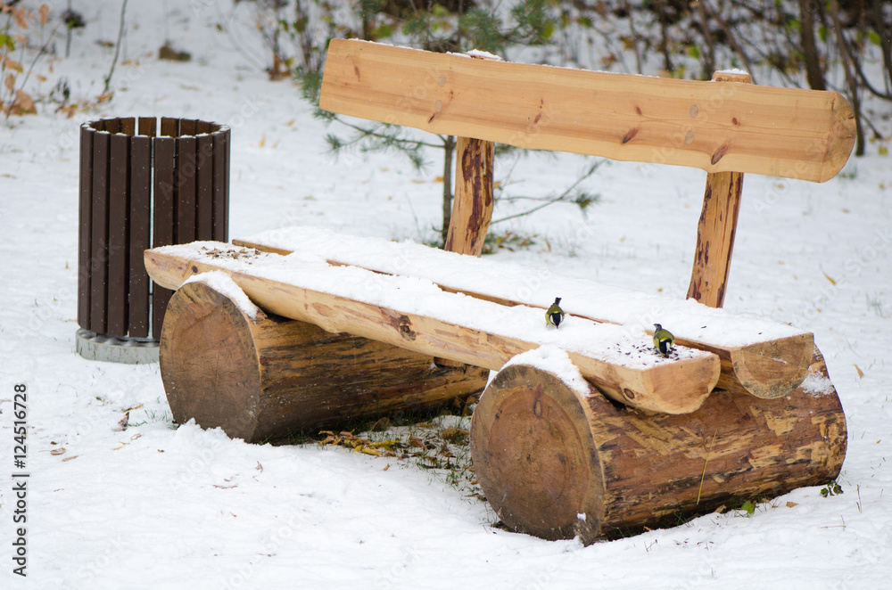скамейка в снегу