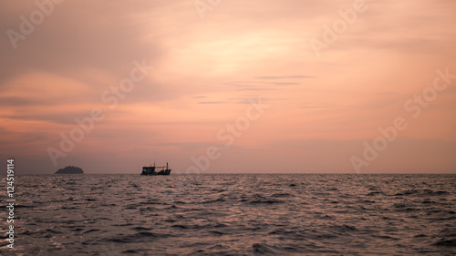 little boat in the sea with sunset © elbanco