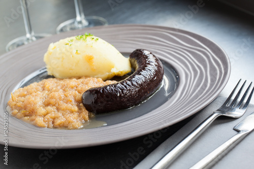 Foto Belgian dish Black sausage and apple sauce