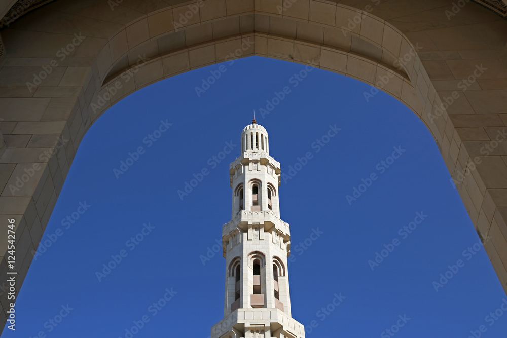 Fototapeta premium Minarett of Sultan Qaboos Grand Mosque in Muscat, Oman