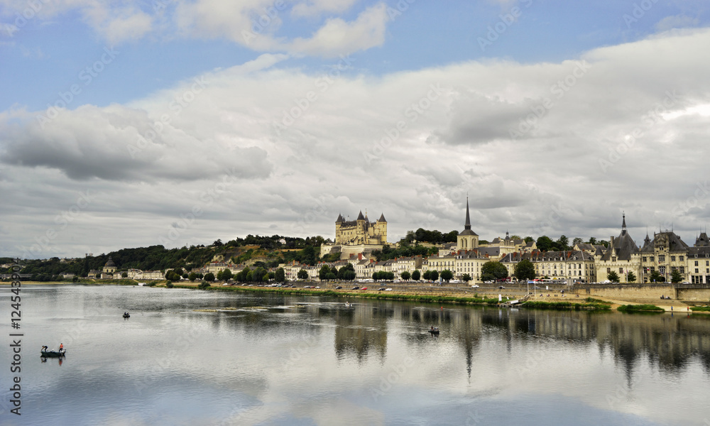 Saumur (49400) sur la Loire,  département de Maine-et-Loire, en région Pays de la Loire, France