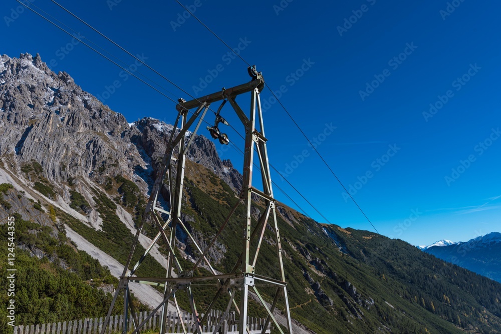 Materialseilbahn Stütze Lechtaler Alpen Muttekopf Hütte, Himmel blau