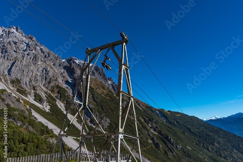 Materialseilbahn Stütze Lechtaler Alpen Muttekopf Hütte, Himmel blau photo