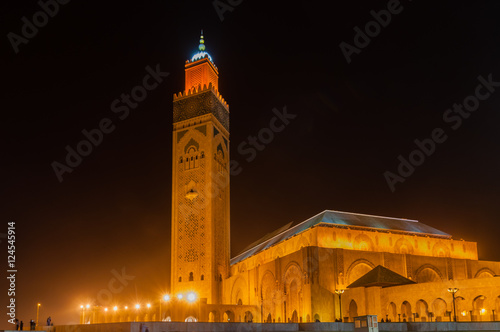 Die Hassan-II.-Moschee in Casablanca bei Nacht; Marokko