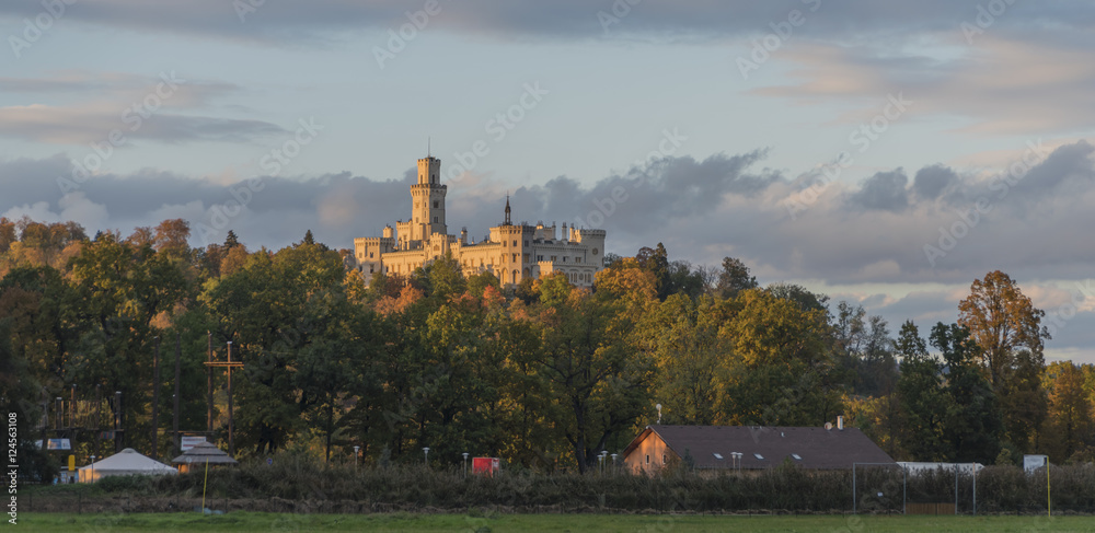 Fototapeta premium Hluboka nad Vltavou castle in autumn time