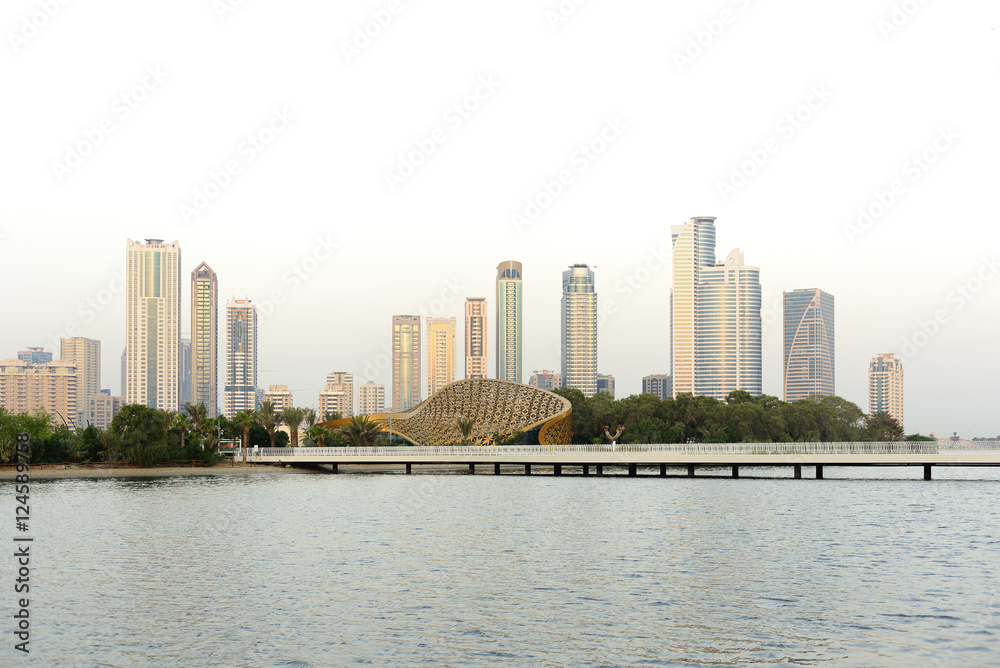 Obraz premium Sharjah Skyline from Creek View