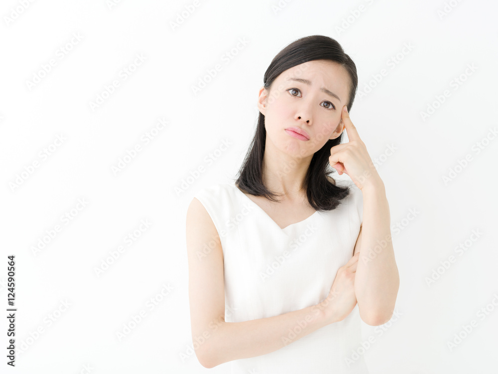 悩む若い女性 悩む若い女性