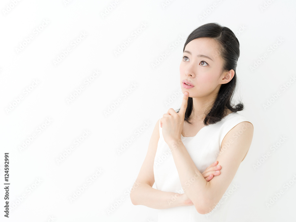 悩む若い女性 悩む若い女性