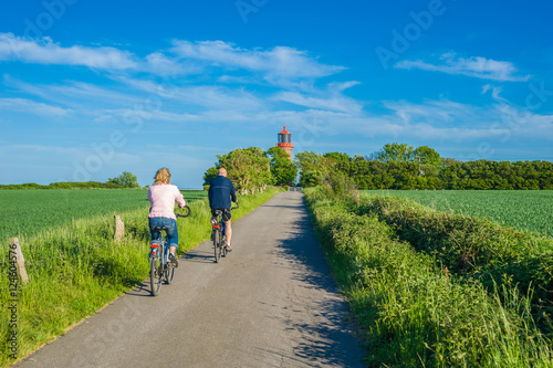 Tableau sur toile Blick zum Leuchtturm an der Steilküste Staberhuk auf der Insel Fehmarn