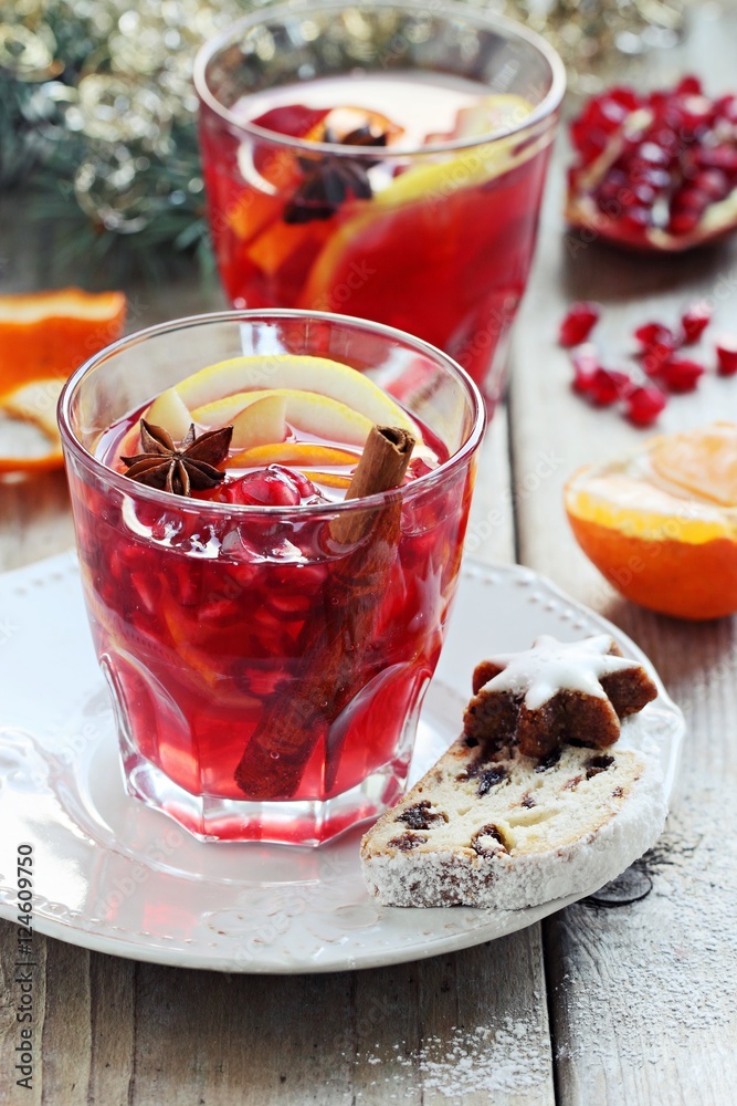Mulled wine,punch,bowl oder spiced tea : winter traditional warming drinks with spicy,citrus fruits and pomegranate . Rustic style.Selective focus Mulled wine,punch,bowl oder spiced tea : winter traditional warming drinks with spicy,citrus fruits and pomegranate . Rustic style.Selective focus