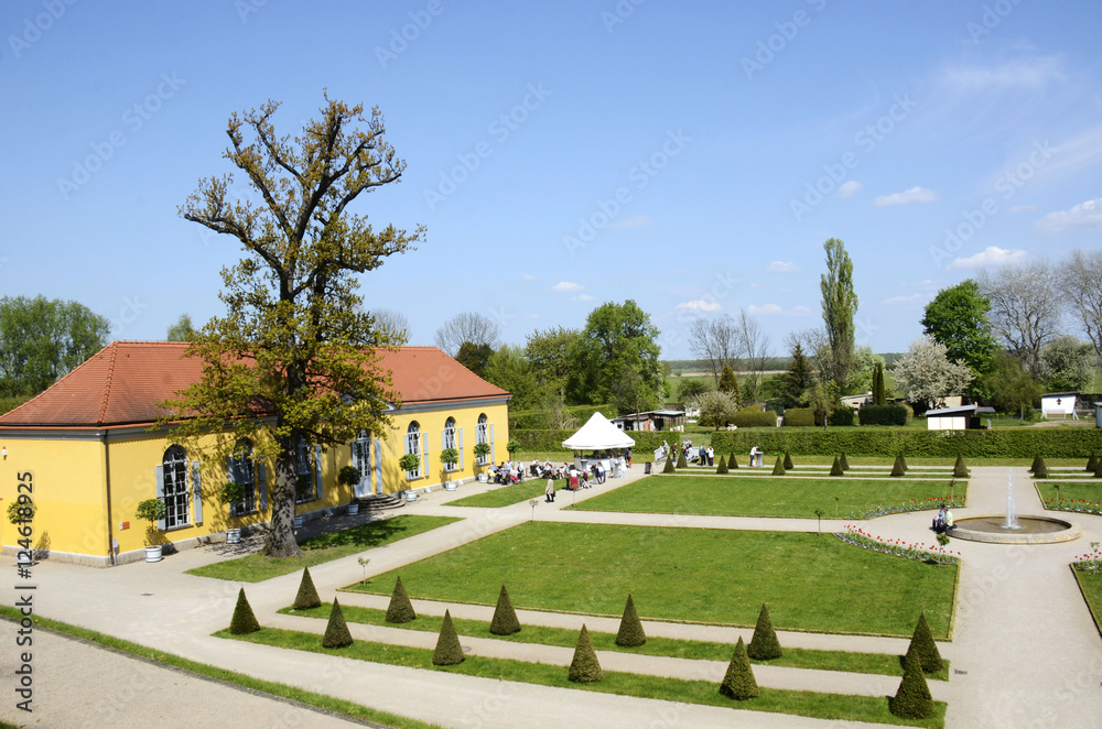 Fototapeta premium Neuzelle, Klostergarten mit Orangerie