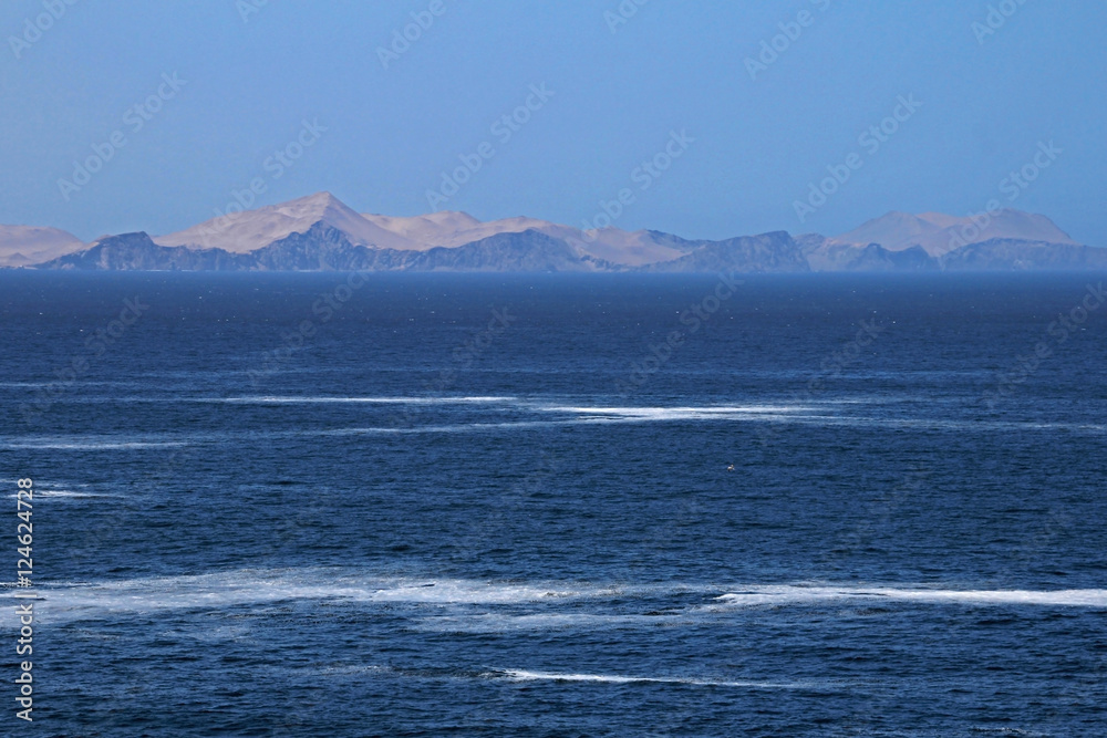 The paracas coast and the ocean, coastal mountains in the background