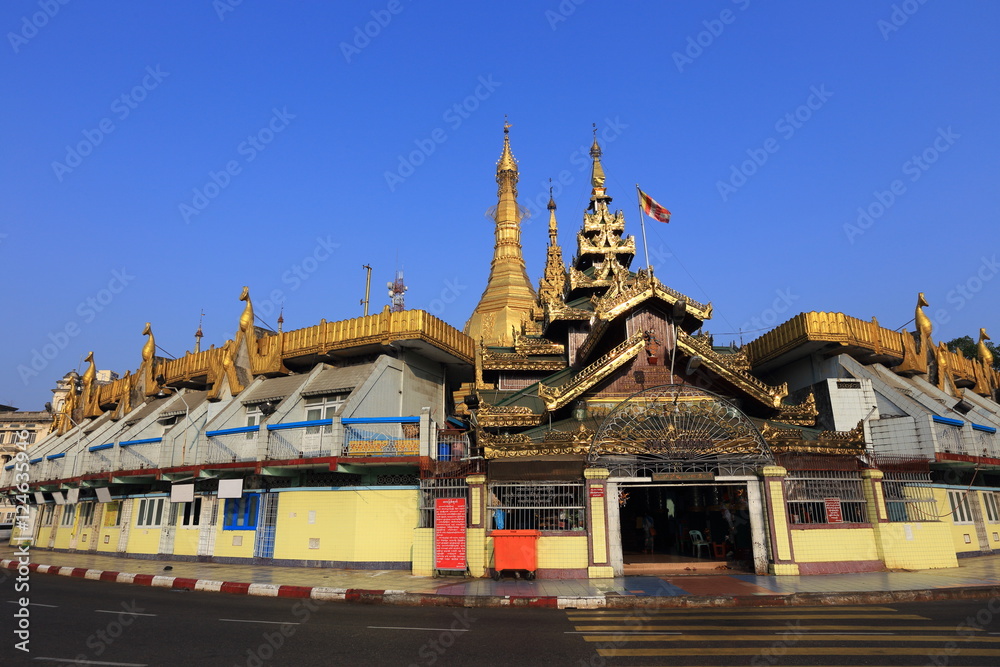 Fototapeta premium Sule Pagoda, Yangon, Myanmar