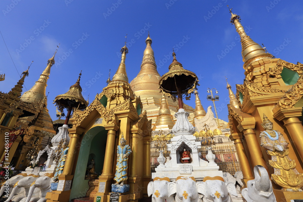 Naklejka premium Shwedagon Paya pagoda Myanmer famous sacred place and tourist attraction landmark,Yangon, Myanmar