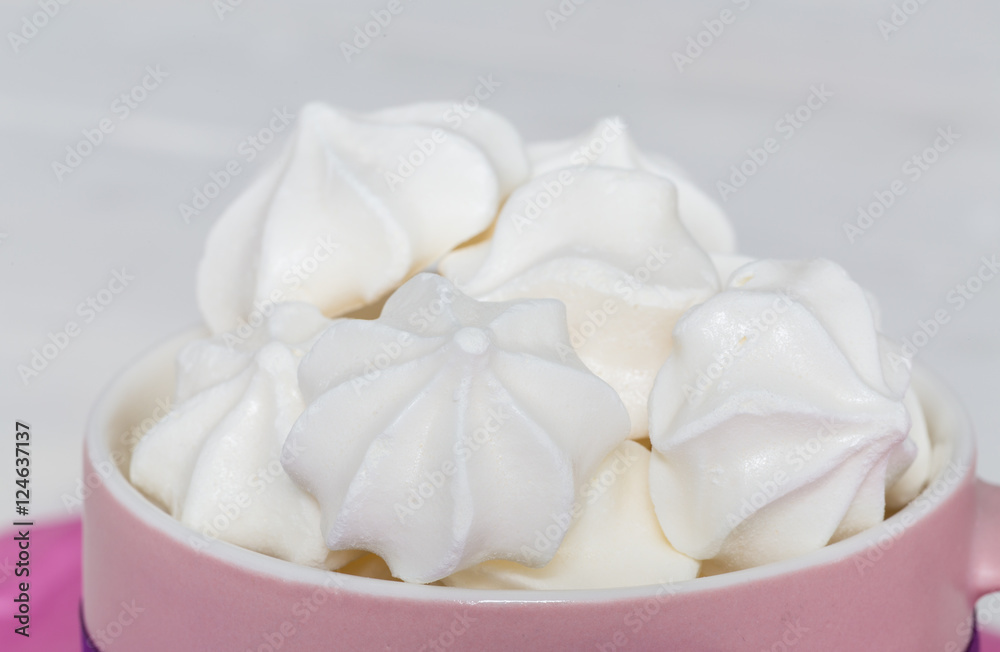 Süße Baiser in Tasse als Geschenk Süße Baiser in Tasse als Geschenk