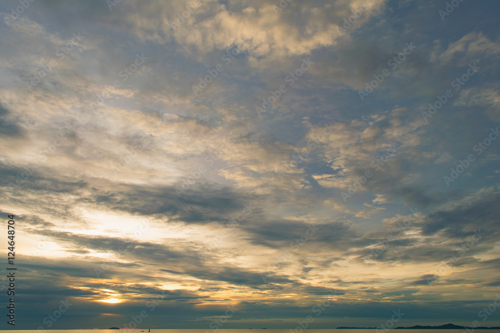 Fototapeta premium cloudy sky in evening
