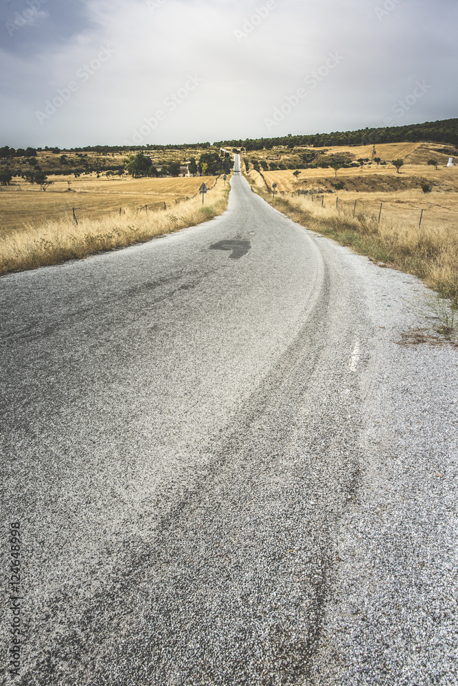 Naklejka premium Road and dramatic sky