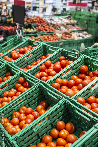 Tomatoes in shop © Deyan Georgiev