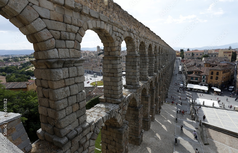 acueducto de Segovia , romano en Segovia. Su construcción data de principios del siglo II d. C., en época del emperador Trajano. 