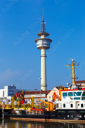 Bremerhaven, Richtfunkturm am Alten Vorhafen. Ansicht aus dem Geestenhafen. (Oktober 2016)  photo