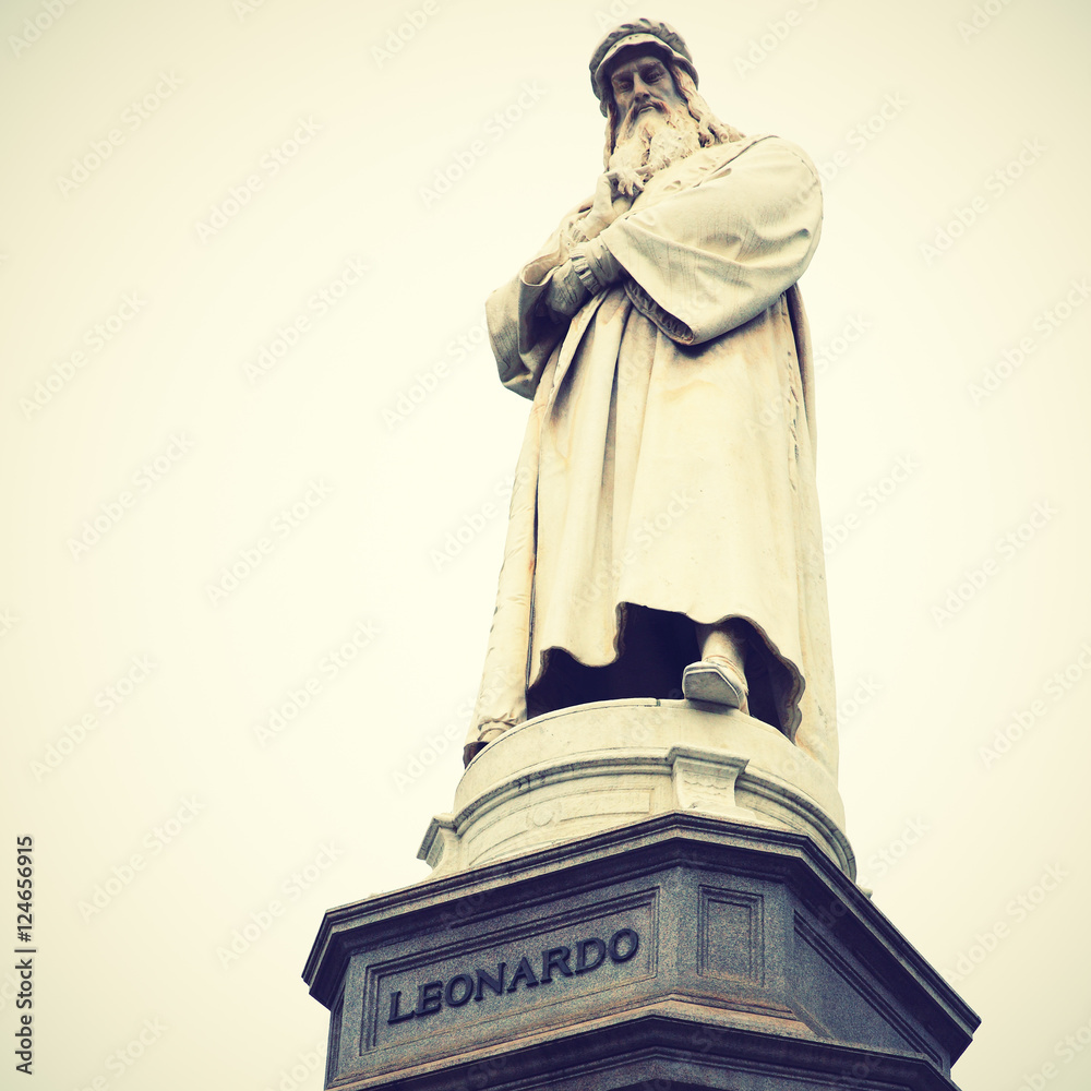 Fotobehang Oude meesters Statue of Leonardo da Vinci #124656915