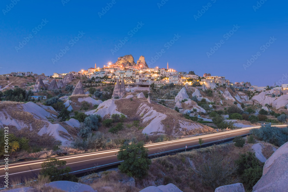 Obraz premium Colorful hot air balloons flying over the valley at Cappadocia