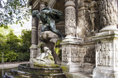 Obraz na plátně Medici fountain (Fontaine Medicis) at Jardin du Luxembourg in Paris