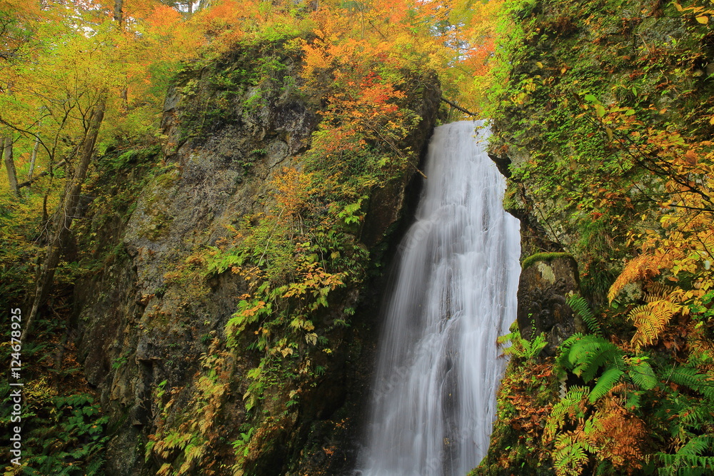 八幡平 紅葉の不動の滝 八幡平 紅葉の不動の滝