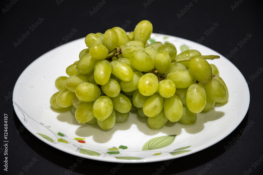 grapes on the plate