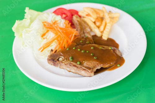 Grilled steak and vegetable salad