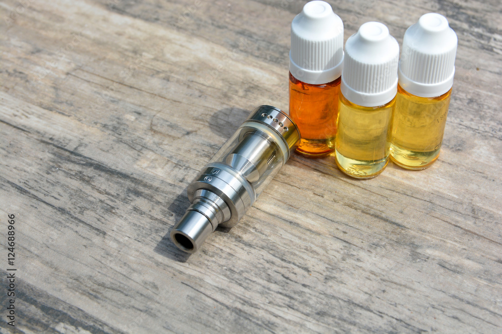 Vaporizer for electronic cigarettes and liquid refills Vaporizer for electronic cigarettes and liquid refills