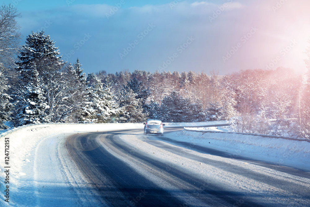 Obraz premium Car tires on winter road covered with snow