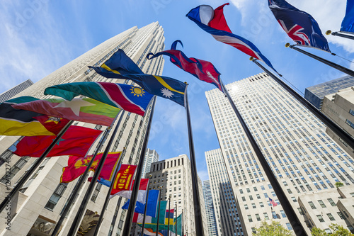 Fotografie International flags fying in Midtown Manhattan, New York City
