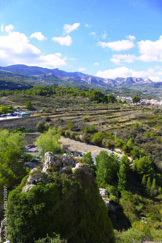 montañas y vistas desde el pueblo del castell de guadalest en alicante valencia