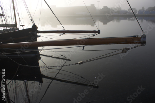 Reflets dans le port 