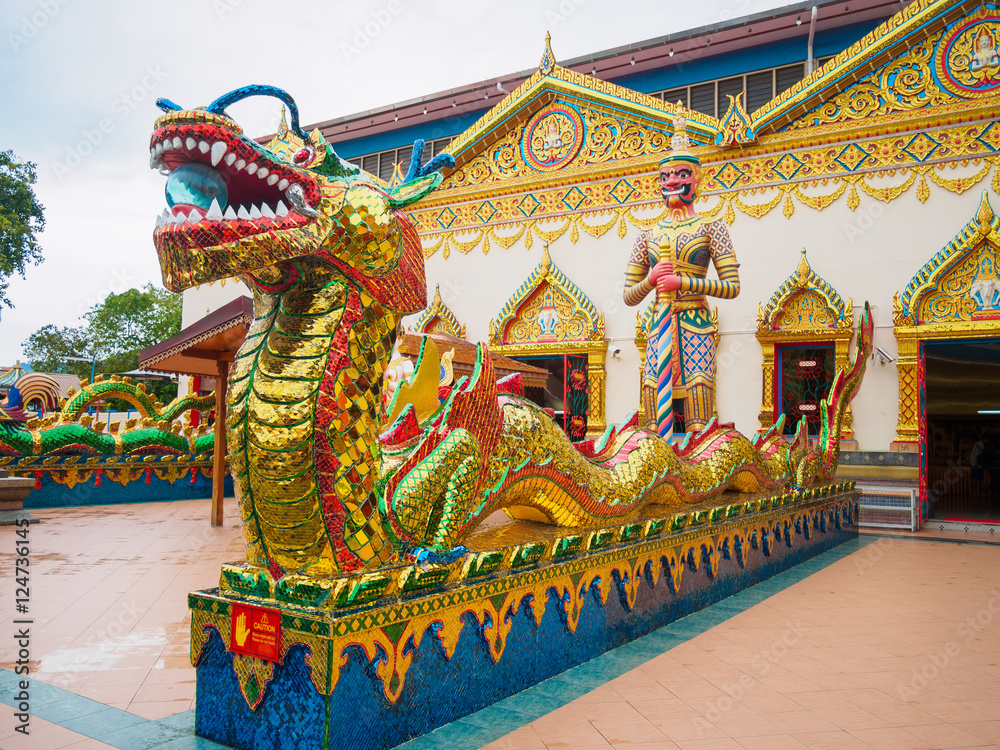 Obraz premium Thai dragon Chinese dragon at public temple that created with money donated by people to hire artist no restrict in copy or use