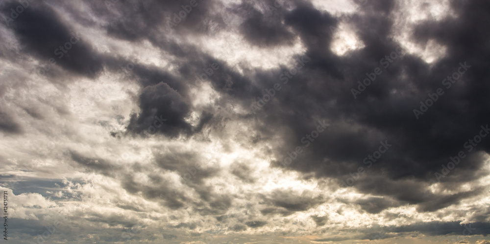 Obraz premium colorful dramatic sky with cloud at sunset