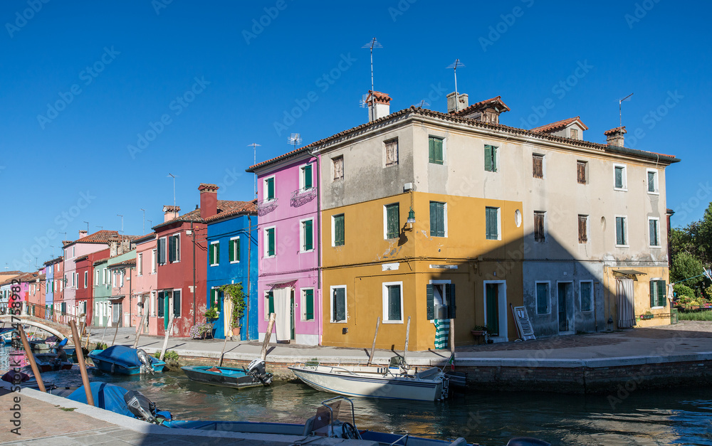 Obraz premium Brightly painted houses of Burano Island. Venice. Italy.