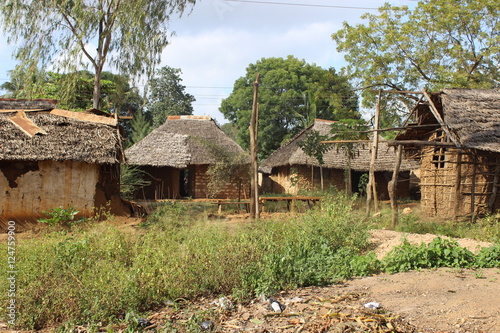 Lehmhütten in einem kenianischen Dorf
