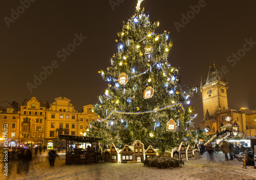 Photography Old town square in Prague at Christmass time.