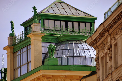 Wien - Ankerhaus mit der grünen Glaskuppel