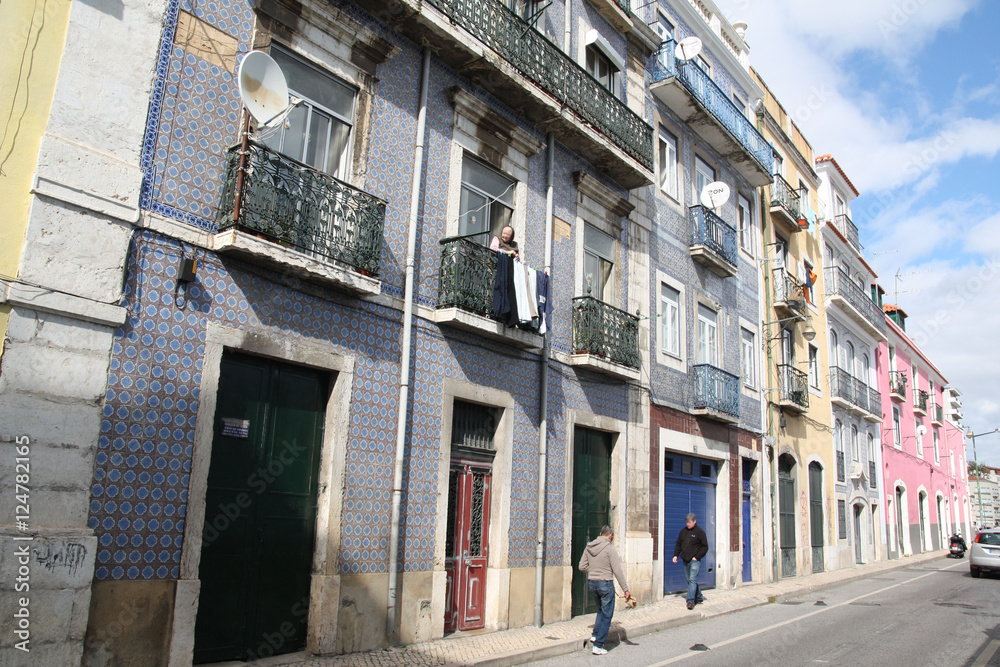 Lisbonne, façades en faïences colorées de Santa Apolonia