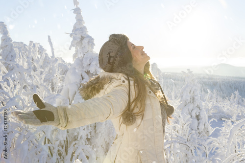 Frau im Winterurlaub photo