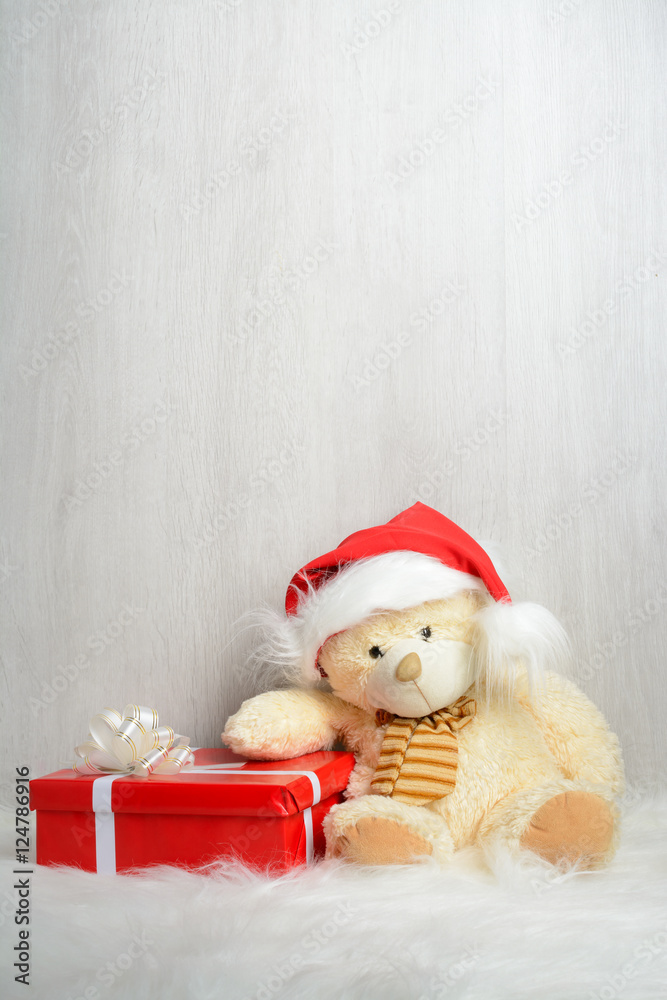 Fototapeta premium Teddy bear in santa hat with gifts