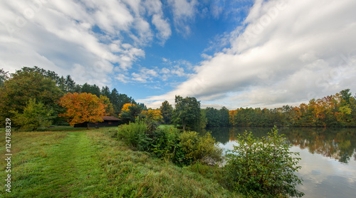 Herbst am Seeufer