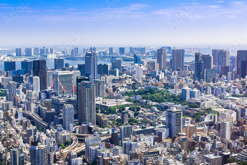 東京　青空と都市風景 © oben901